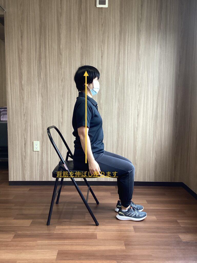 「２、椅子に座って！」の写真①